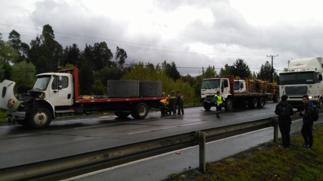 Triple colisión por alcance entre camiones en ruta 5 sur a la altura de Temuco