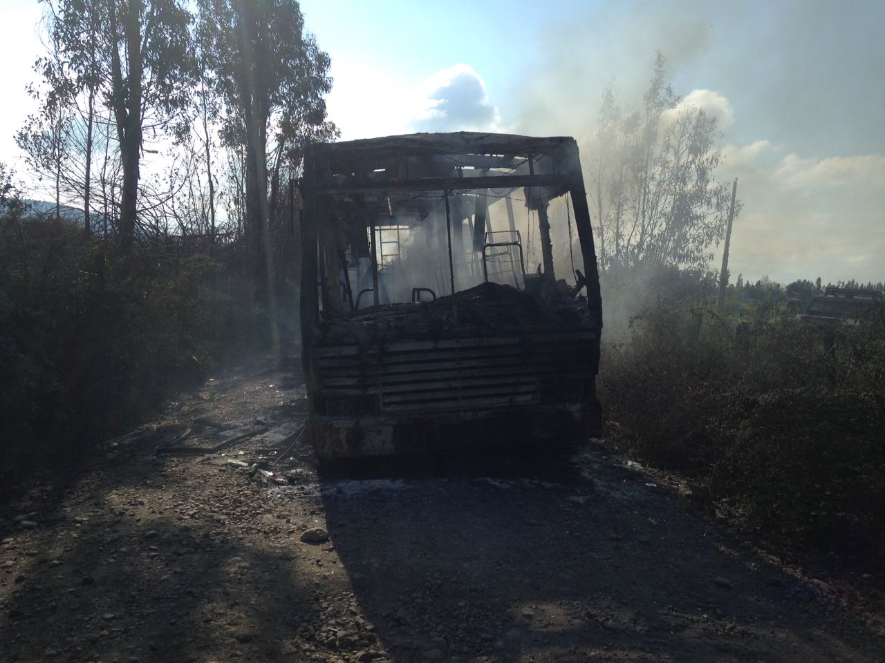 Ataque incendiario afectó a bus que trasladaba a votantes en Ercilla