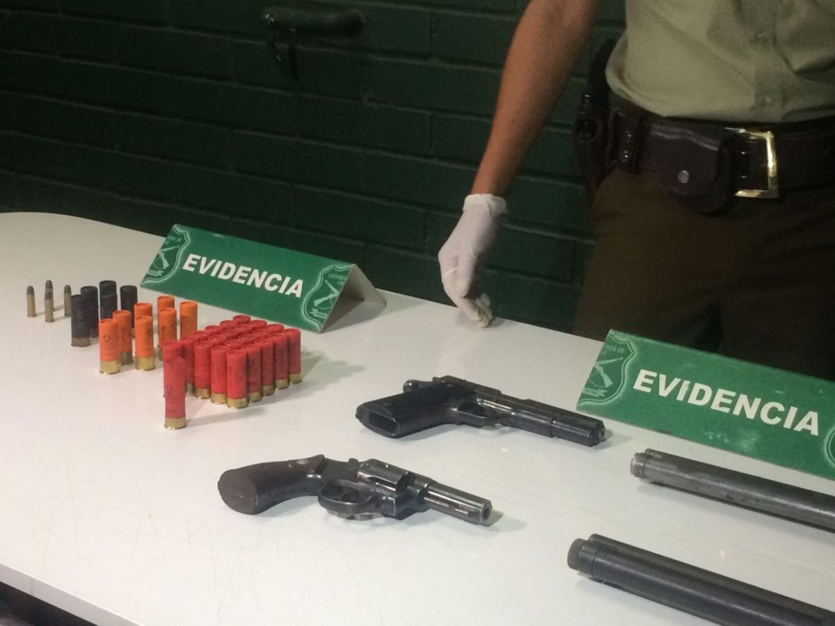 Carabineros detiene a 4 sujetos por porte ilegal de armas en la comuna ...