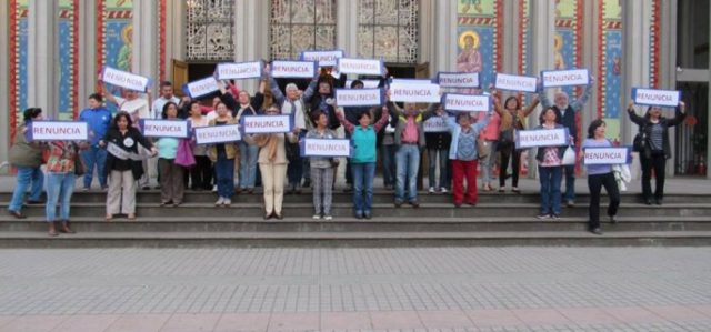Laicos de Osorno piden nuevamente la renuncia de Juan Barros como párroco