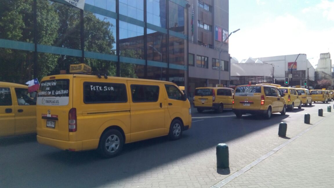 Transportistas escolares comienzan movilización en La Araucanía
