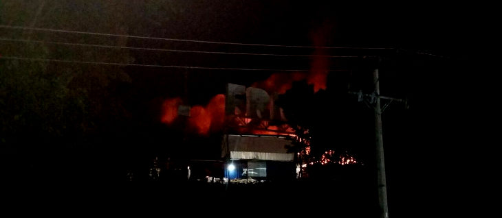 Incendio en planta FrioSur de Puerto Chacabuco obliga a evacuar a todos los habitantes
