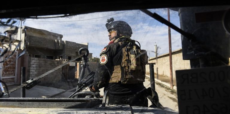 Soldados iraquíes durante combates en Mosul.