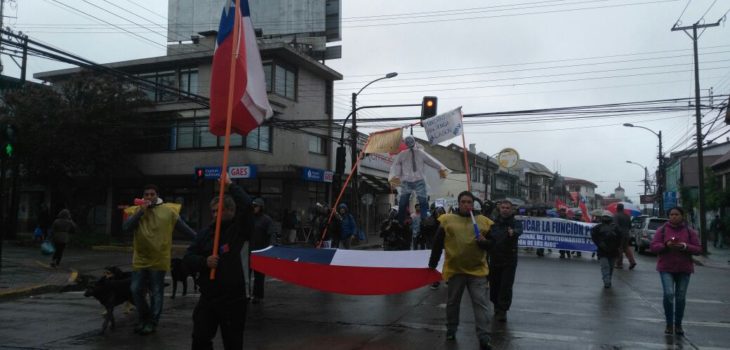 marcha del sector público en Valdivia por reajuste salarial