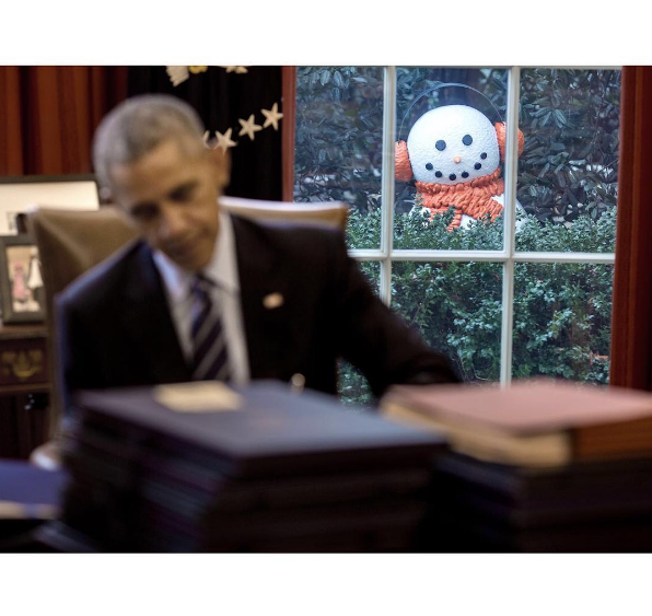 Barack Obama es víctima de divertida broma navideña en la Casa Blanca