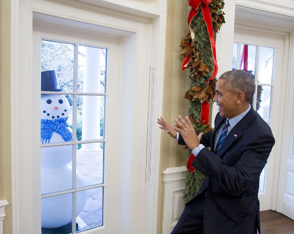 Barack Obama es víctima de divertida broma navideña en la Casa Blanca