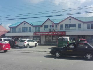 Supermercado Víctor en Castro | Henry Burrows