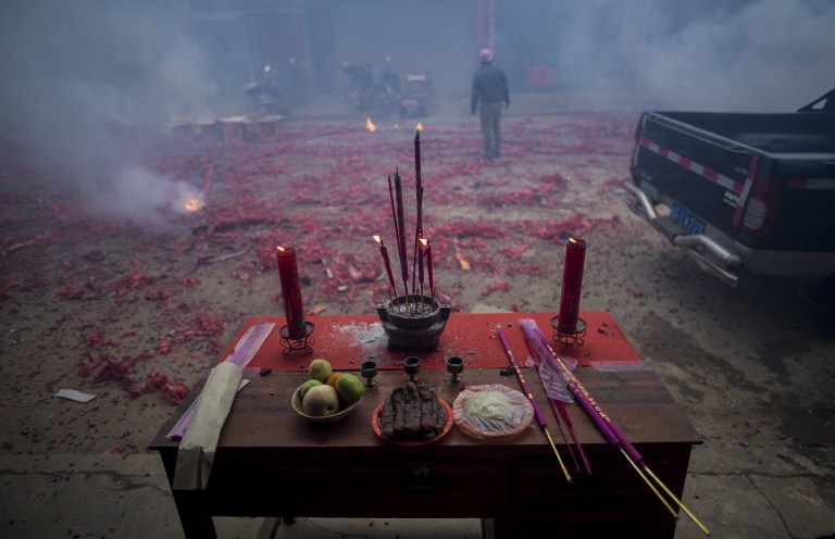 Johannes Eisele | Agencia AFPThis picture taken on February 9, 2017 shows a table with an offering of incense ahead of the arriving of a parade during a festival in the village of Tufang in eastern China