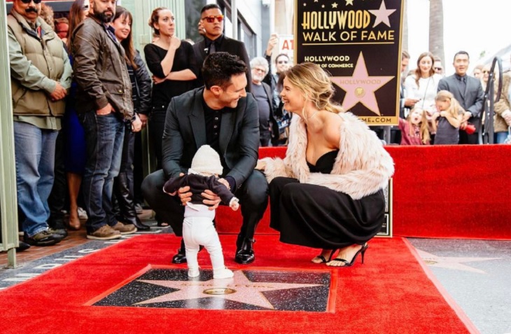 Adam Levine fue con su hija de 5 meses a recibir su estrella en el Paseo de la Fama