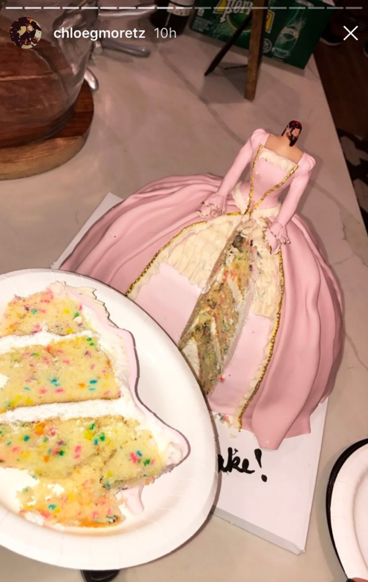 Chloë Moretz muestra su "terrorífico" pastel de cumpleaños inspirado en María Antonieta
