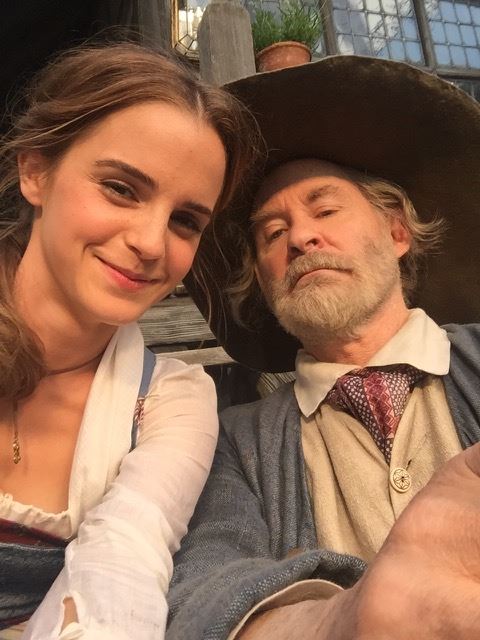 Emma Watson publica fotos inéditas en set de "La bella y la bestia" para agradecer a fans
