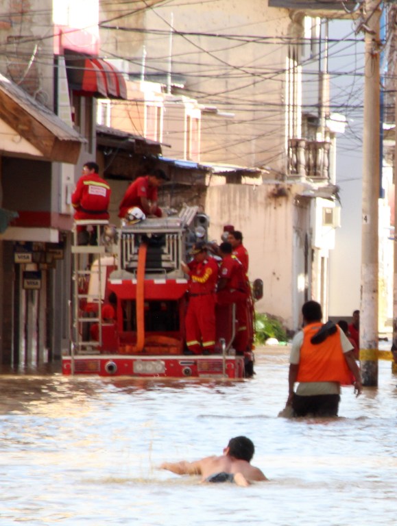 Una de las imágenes emblemáticas de las inundaciones en Perú | Agencia AFP | Patricia Lachira 