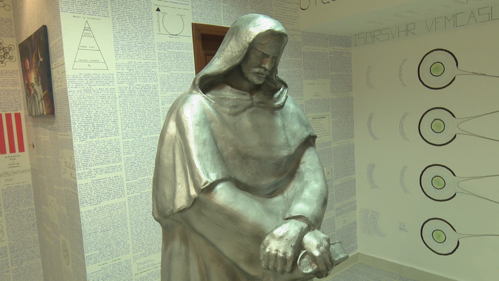 Estatua del filósofo Giordano Bruno | Rede Amazônica Acre)