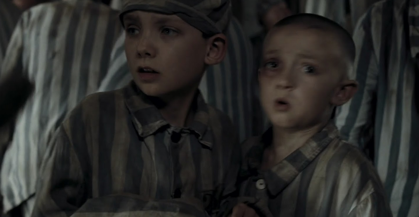Bruno (Asa Butterfield) y Shmuel (Jack Scanlon) en El niño con el pijama de rayas (2008)