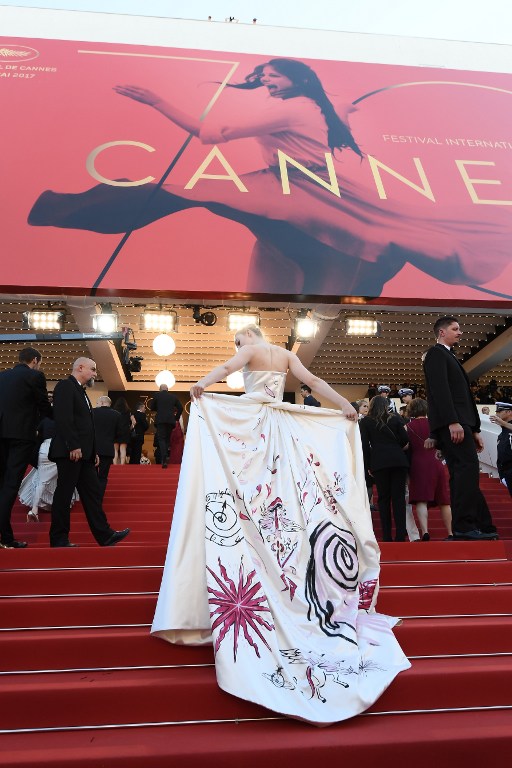 Elle Fanning exhibe los detalles de su vestido | Lois Venance | AFP