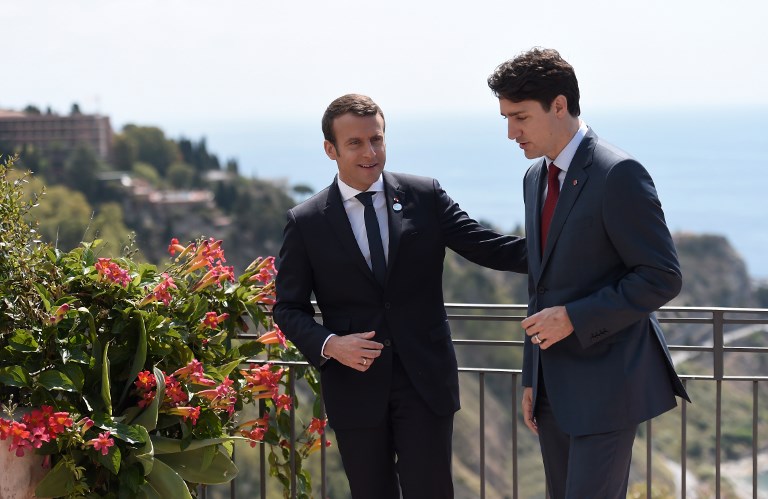 Justin Trudeau (derecha) y Emmanuel Macron (izquierda) | Stephane de Sakutin | Pool | AFP
