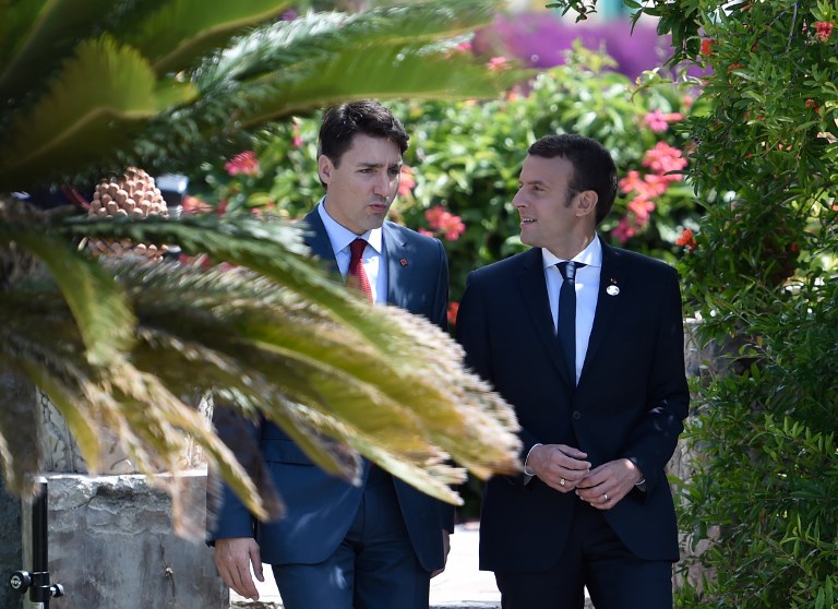 Justin Trudeau (izquierda) y Emmanuel Macron (derecha) | Stephane de Sakutin | Pool | AFP