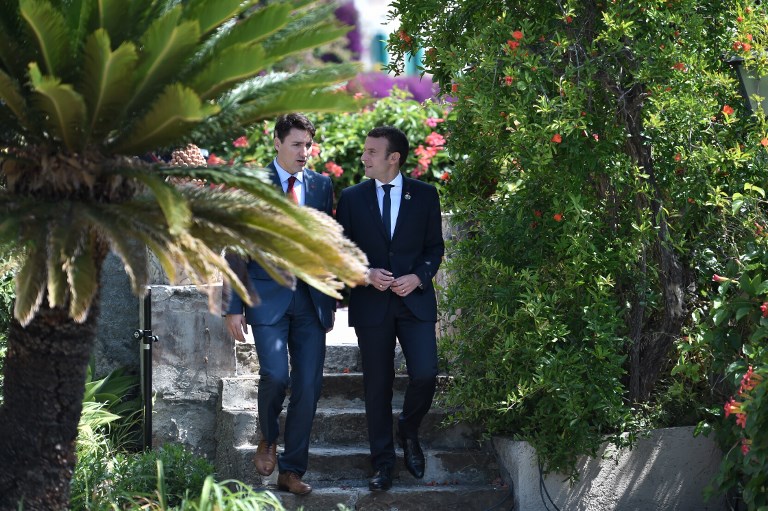 Justin Trudeau (izquierda) y Emmanuel Macron (derecha) | Stephane de Sakutin | Pool | AFP