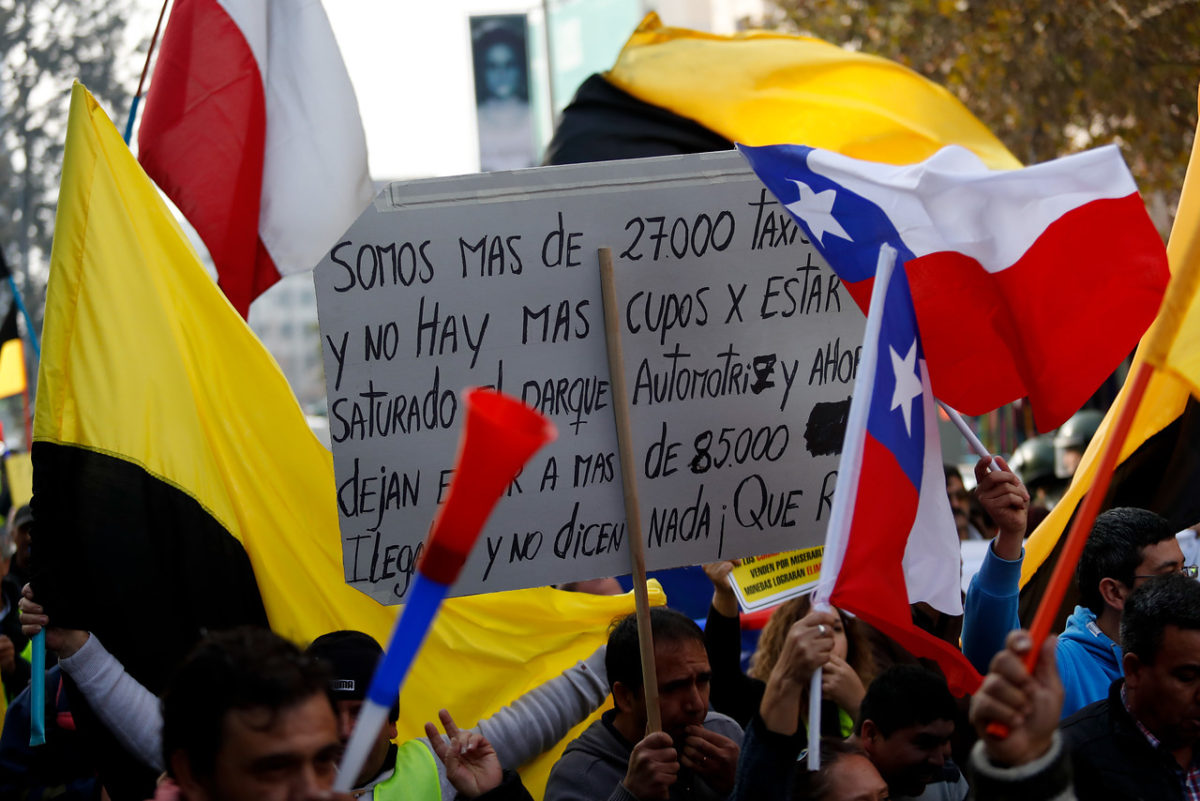 Taxistas Protestaron A Pie Contra Uber Y Cabify En La Capital: Piden ...