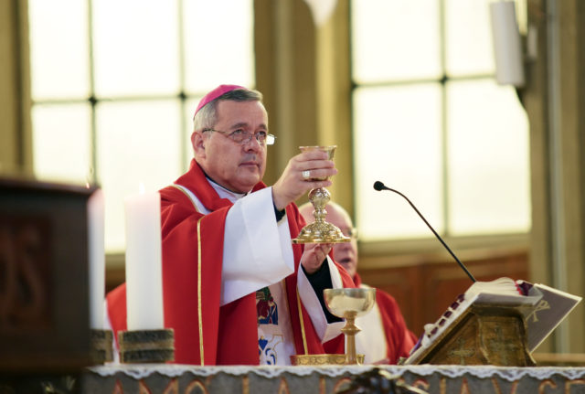 Bishop Barros during Mass. Jose Luis Bustos | Agencia UNO