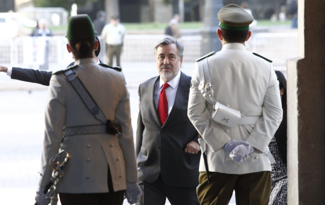Mr Guillier arrives at La Moneda Palace. Sebastián Beltrán Gaete | Agencia UNO