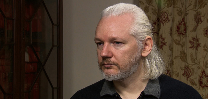 Presidente de Ecuador advierte otra vez a Julian Assange 