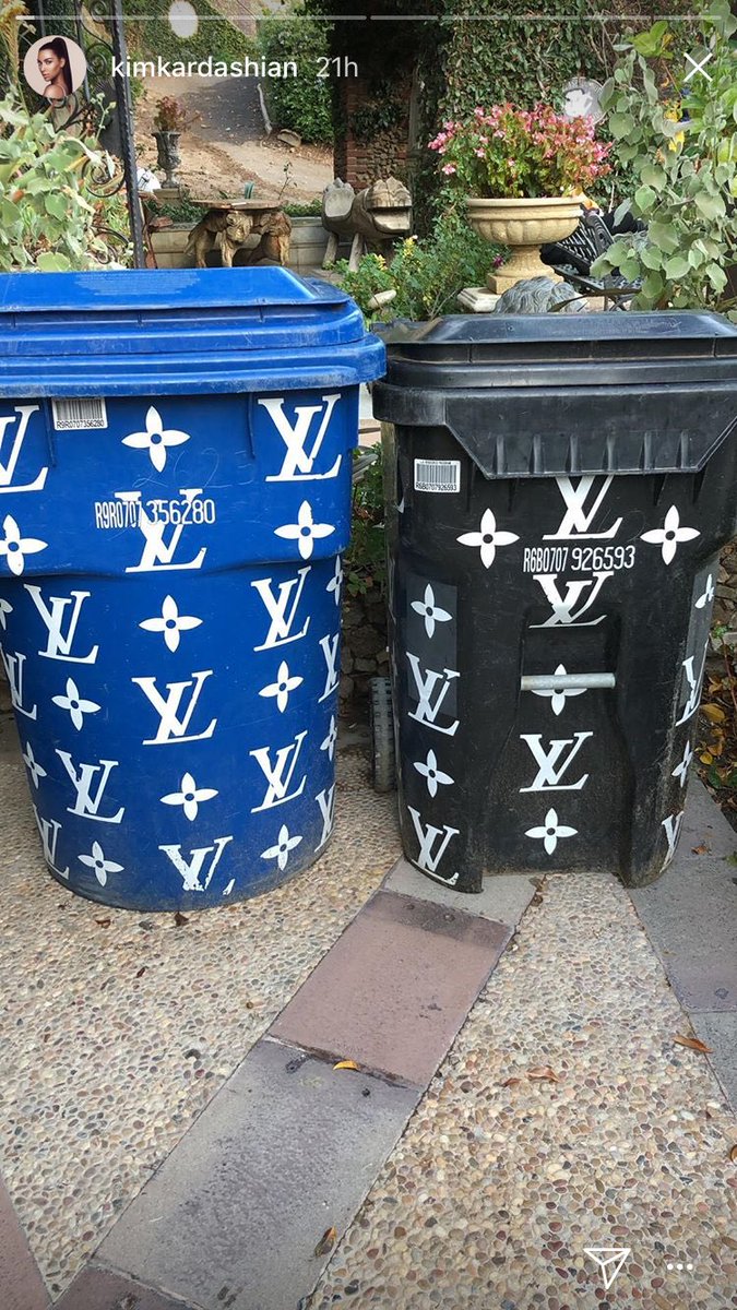 Kim Kardashian y sus cubos de basura de Louis Vuitton que visten