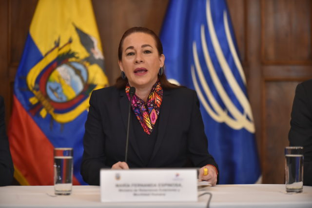 Canciller María Fernanda Espinosa anunciando la medida. Rodrigo Buendía | Agence France-Presse
