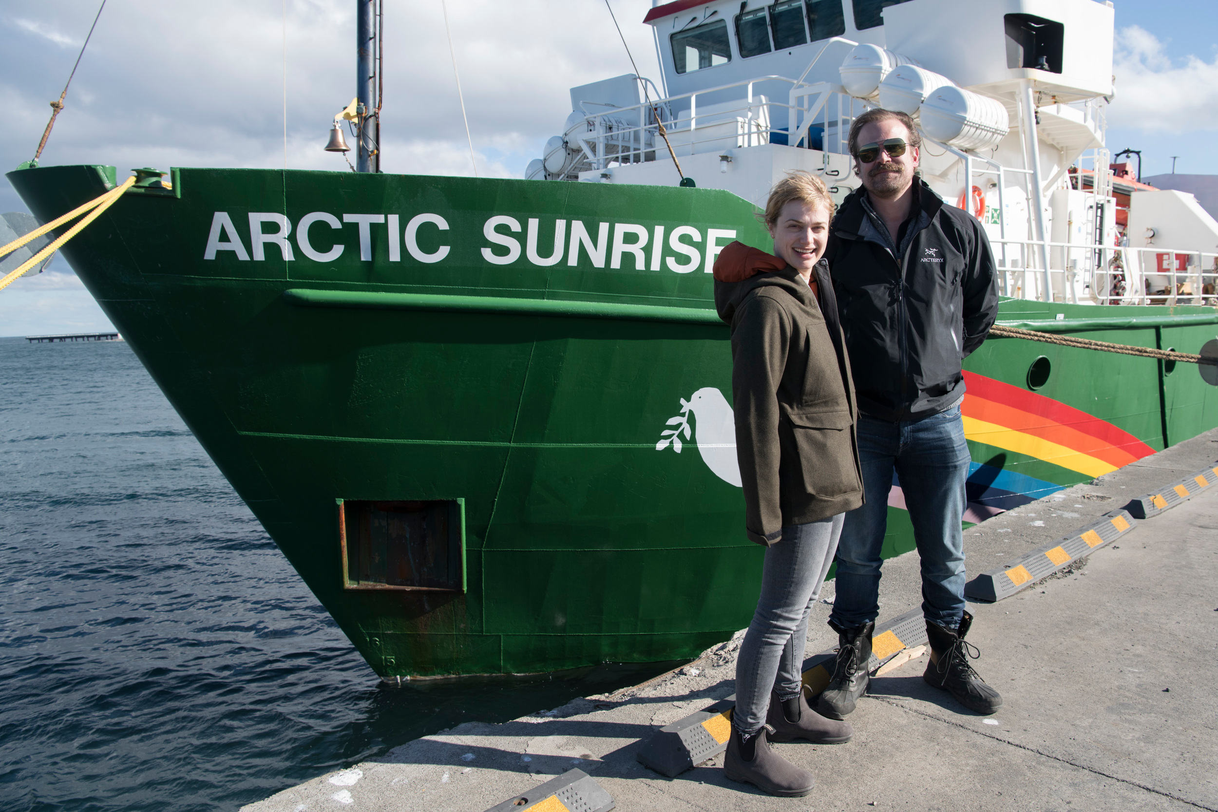 David Harbour y Alison Sudol | Greenpeac