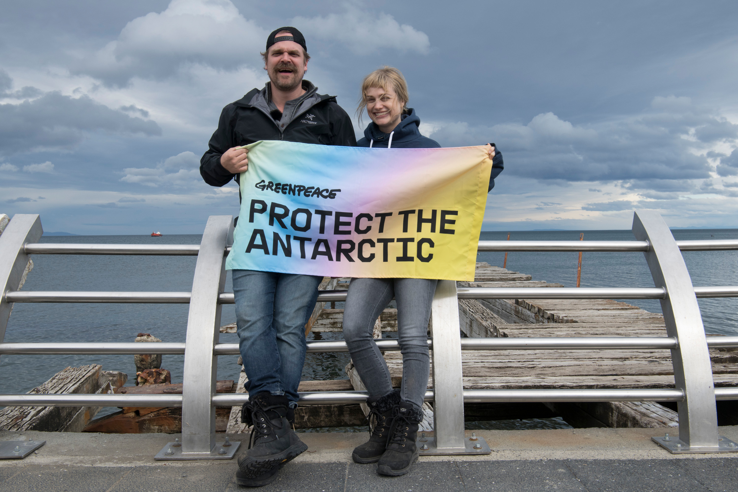 David Harbour y Alison Sudol | Greenpeace