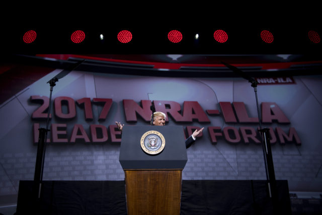 Trump atiende a una conferencia de la NRA y da un discurso. Jim Watson | Agence France-Presse