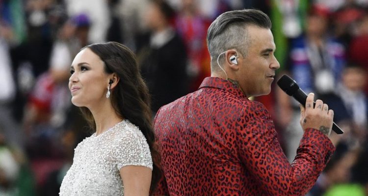Aida Garifullina y Robbie Williams | Agencia AFP |  