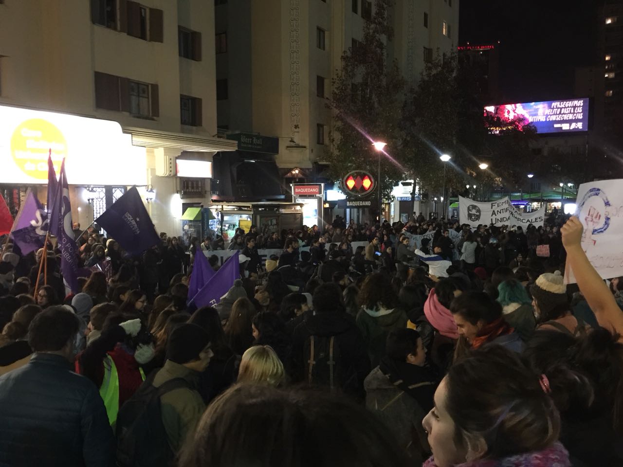 manifestacion-en-plaza-baquedano-5