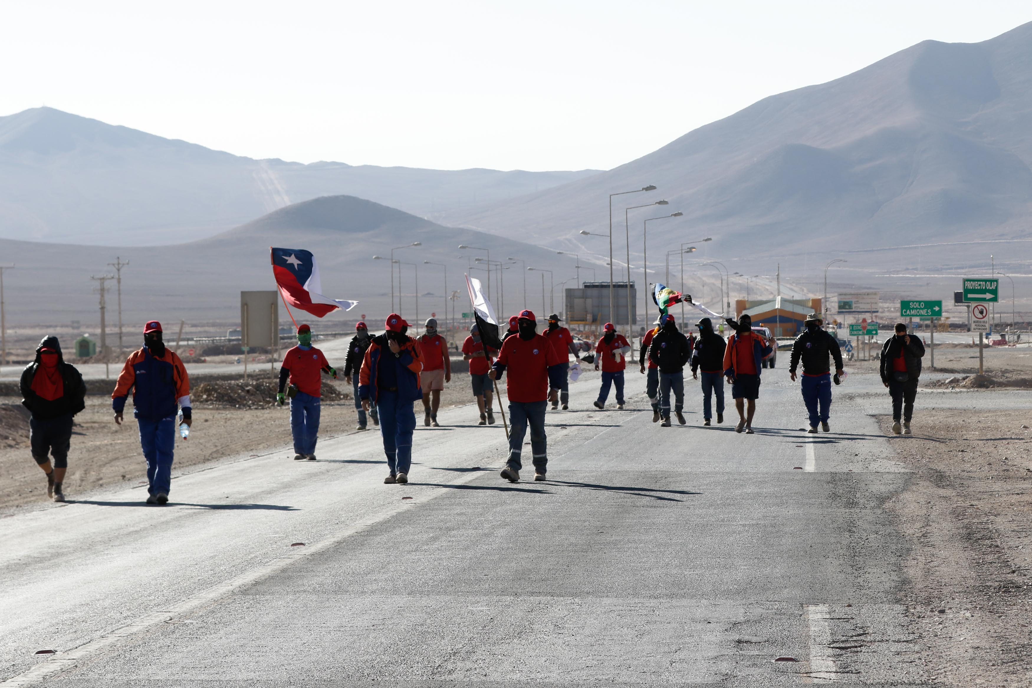 Trabajadores de Escondida durante la huelga de 2017. Contexto | Max Vargas | Agencia UNO