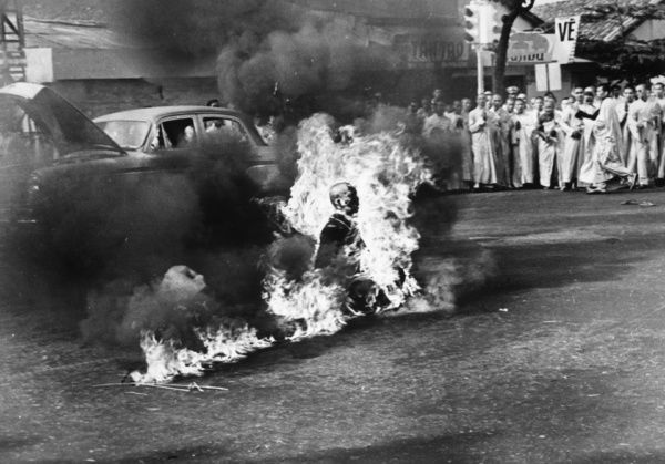 Thich Quang Duc quemándose vivo