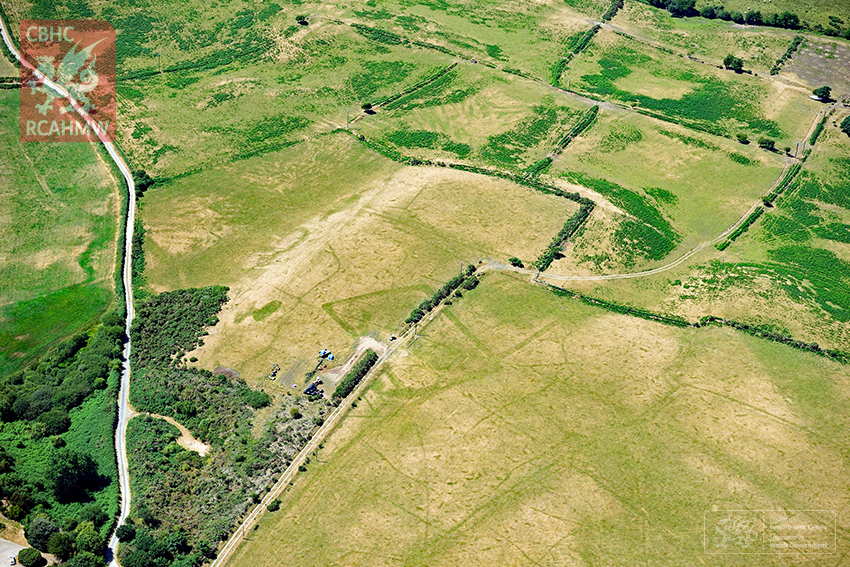   Extensive Brands of Prehistoric Cultures in Dry Meadows on the Llyn Peninsula | RCAHMW 