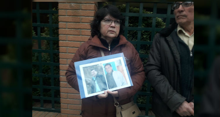 hermana de profesor fallecido llega a cuartel de la PDI | Gonzalo Pérez (RBB)