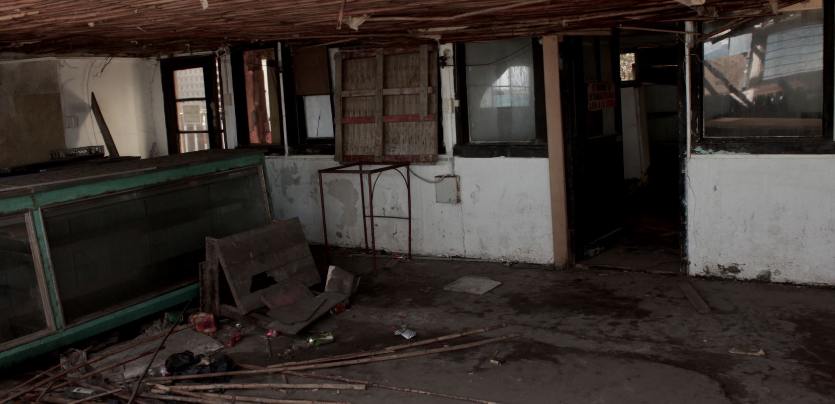 Restaurante abandonado en Ventanas. Foto: Michelle Carrere