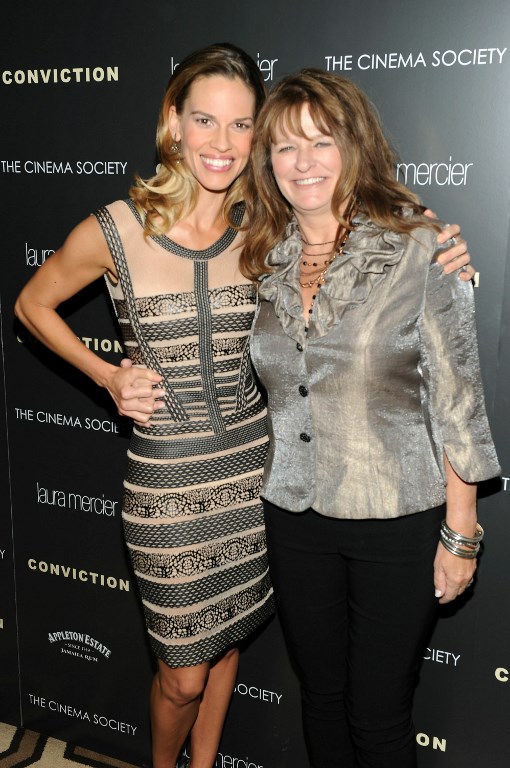  Hilary Swank y Betty Anne Waters | Stephen Lovekin | Getty Images  | AFP