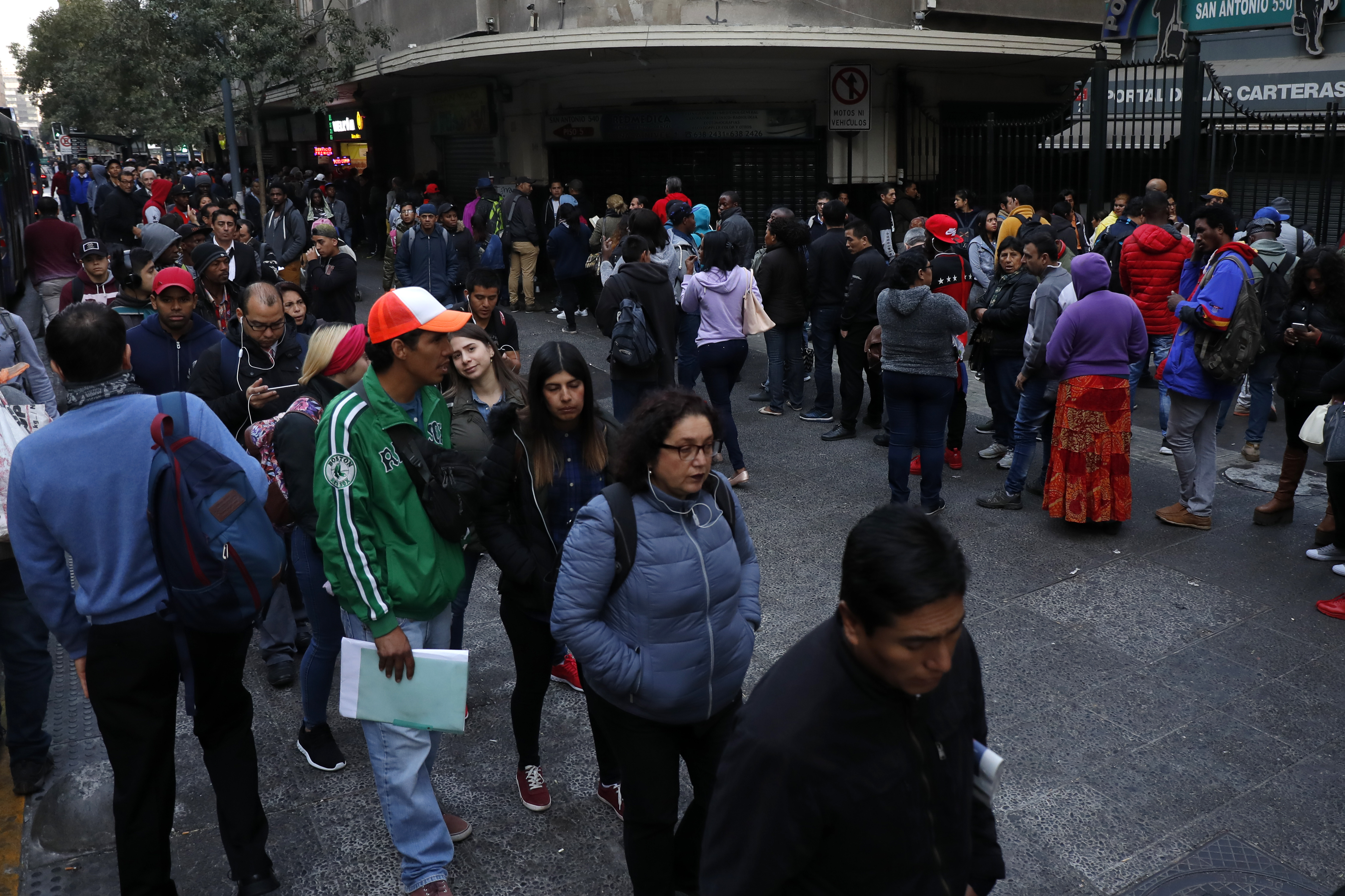 Oficina de Migraciones de Santiago Centro | Francisco Flores | Agencia UNO