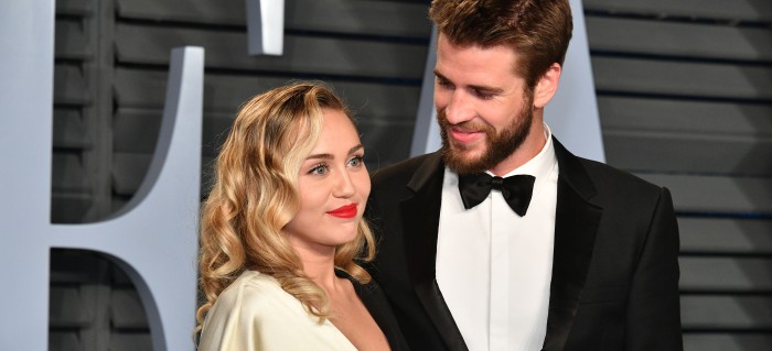 BEVERLY HILLS, CA – MARCH 04: Miley Cyrus (L) and Liam Hemsworth attend the 2018 Vanity Fair Oscar Party hosted by Radhika Jones at Wallis Annenberg Center for the Performing Arts on March 4, 2018 in Beverly Hills, California.   Dia Dipasupil/Getty Images/AFP