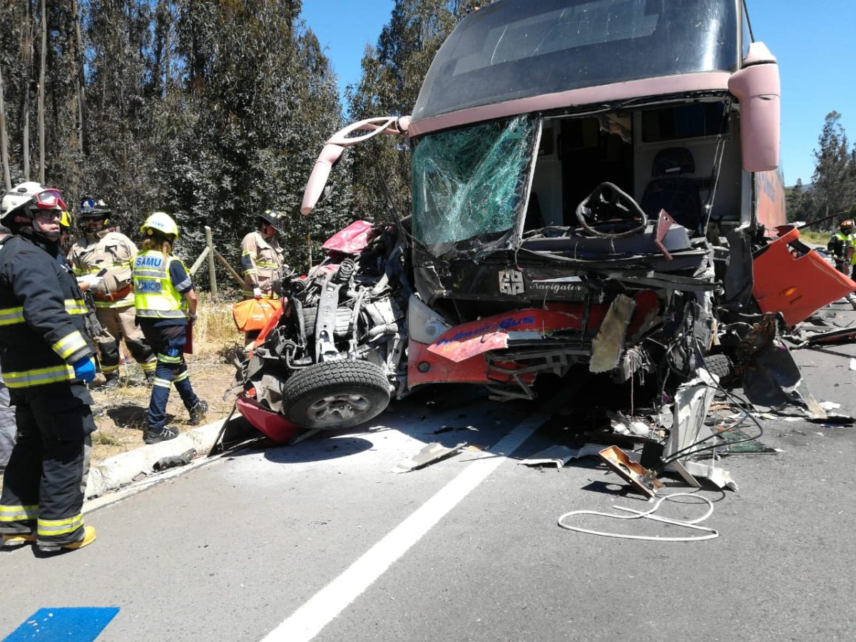 Accidente de tránsito deja un fallecido y decena de lesionados en ...
