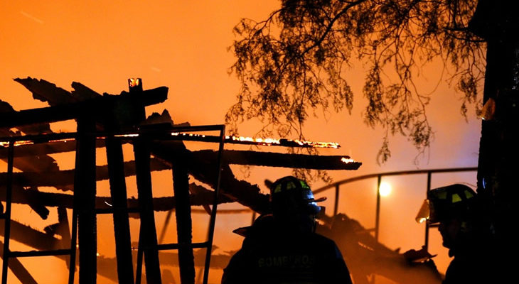 10-viviendas-destruidas-tres-con-danos-y-un-lesionado-dejo-incendio-en-puente-alto-730x400.jpg