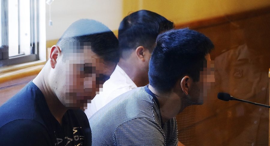 El tribunal ordenó no mostrar el rostro de los imputados | Leonardo Rubilar | Agencia Uno