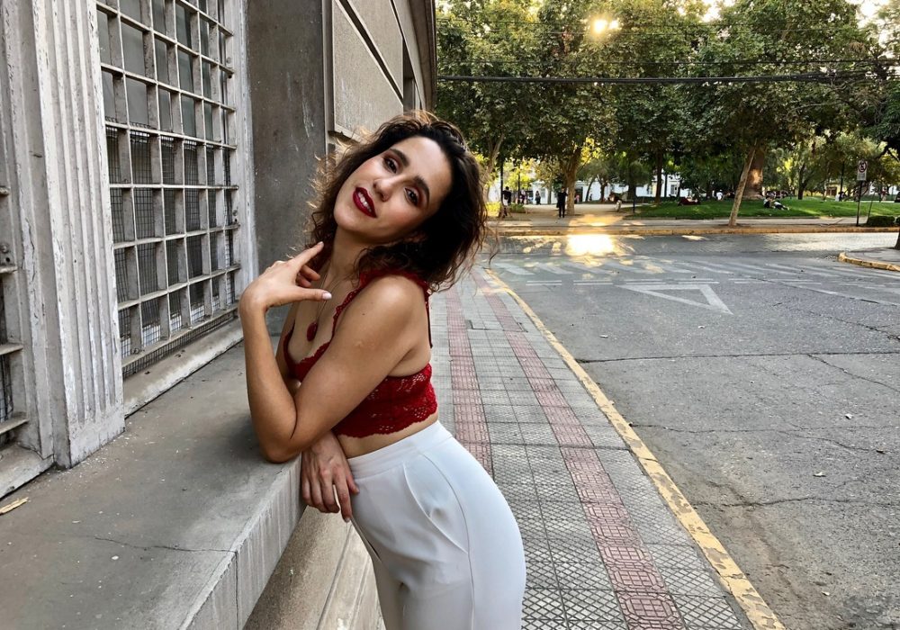 Caily presentó su nuevo single "Será mejor" en Sesiones Bío Bío TV