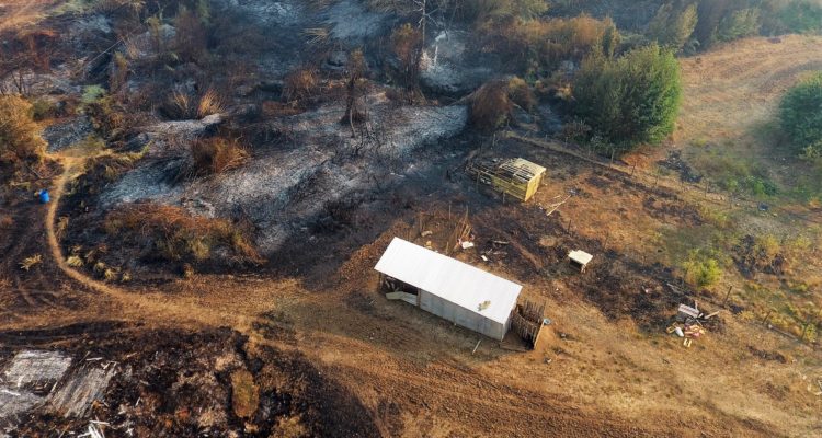 Casas quemadas en Cholchol | Héctor Andrade | Agencia UNO
