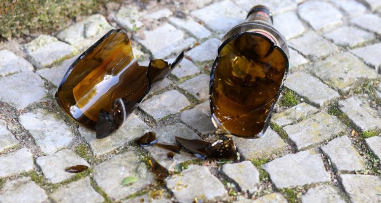 broken-glass-bottle-shard-broken-destroyed-2257787-750x400.jpg