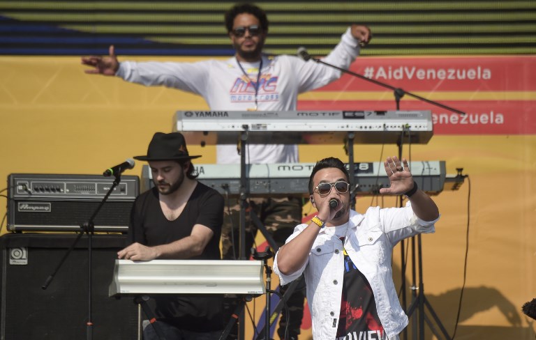 Roberto Trujillo y Luis Fonsi | Agence France-Presse 