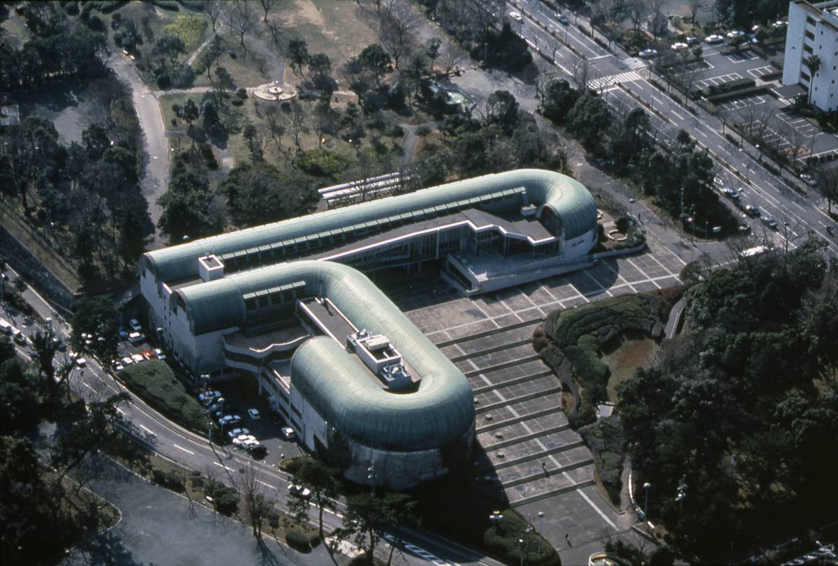 Biblioteca en Kitakyush (Japón), obra de Arata Isozaki.
