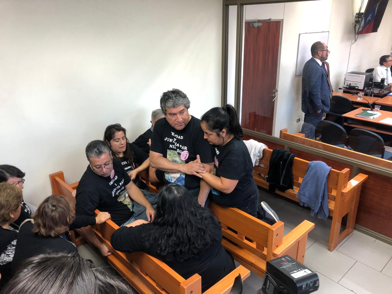 Familia de Nibaldo durante un receso en el juicio | Gian Giachetti (RBB)